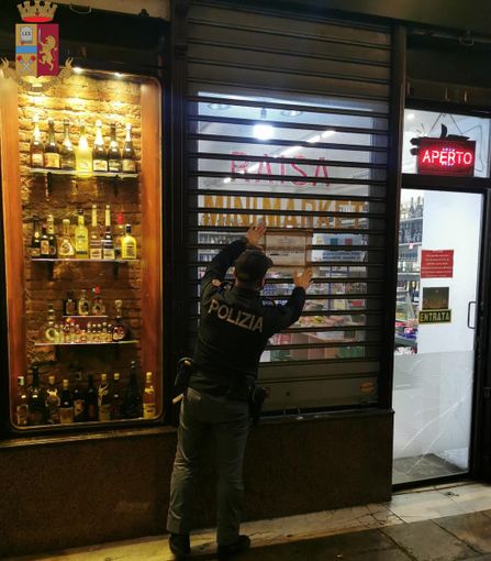 La polizia chiude un bar in via Nizza La polizia chiude un bar in via Nizza