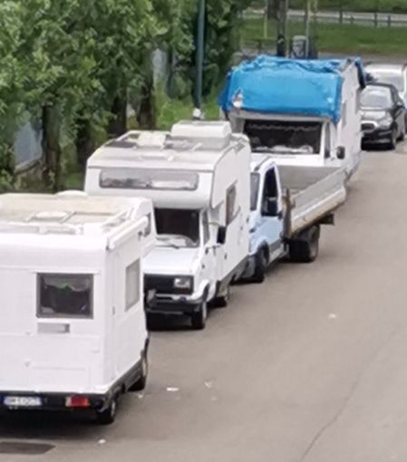 Tornano i camper al Caio Mario: “Situazione non più tollerabile” Tornano i camper al Caio Mario: “Situazione non più tollerabile”