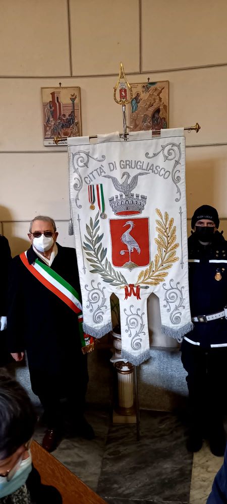Stendardo della città di Grugliasco a una commemorazione funebre Stendardo della città di Grugliasco a una commemorazione funebre
