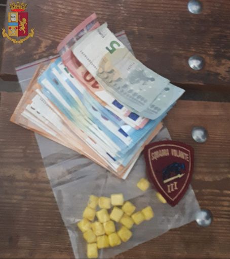 Fermato a Mirafiori pusher in possesso di cocaina e migliaia di euro in contanti