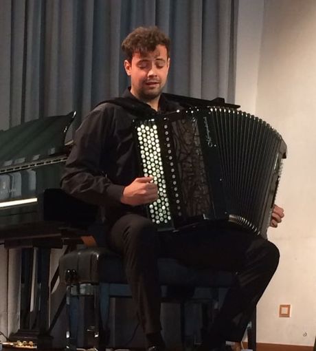 Da Spoleto a Villa della Regina con la sua fisarmonica Da Spoleto a Villa della Regina con la sua fisarmonica