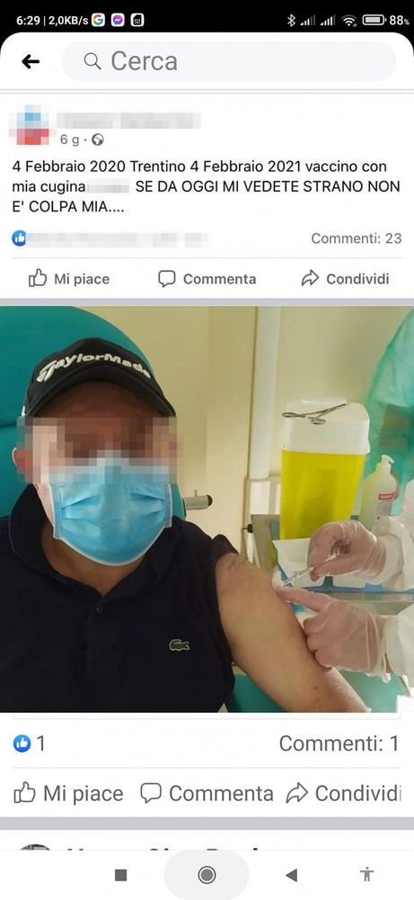 Uomo sottoposto a vaccinazione
