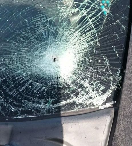 Nichelino, vandali e incivili prendono di mira le auto parcheggiate