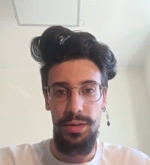 Un primo piano di Luca Losardo