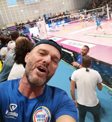 Fabio Badino al Pala Bus Company con i Pinerolo Boys Fabio Badino al Pala Bus Company con i Pinerolo Boys