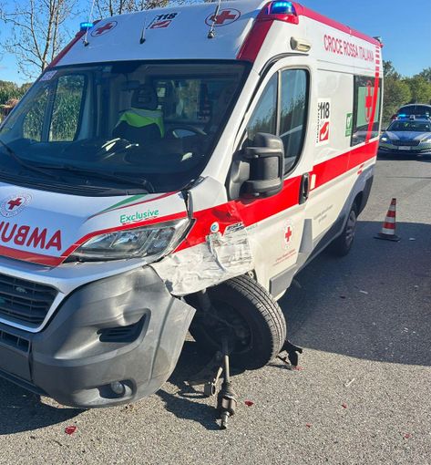 Scontro tra 4 veicoli sulla A5 Torino-Aosta, coinvolta anche un'ambulanza