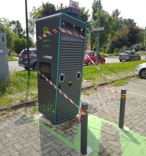 Predoni dell'oro rosso in azione a Nichelino: danneggiate le colonnine di ricarica