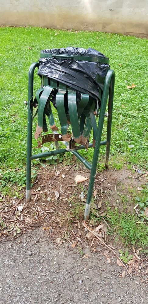 Tesoriera senza pace: adesso le panchine sono a posto, ma mancano i cestini per i rifiuti