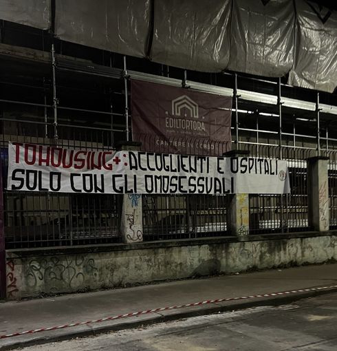 Questa notte i militanti di Avanguardia Torino hanno affisso il manifesto sul cantiere di corso Farini Questa notte i militanti di Avanguardia Torino hanno affisso il manifesto sul cantiere di corso Farini