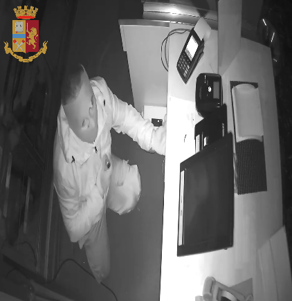 Arrestato dalla Polizia l'autore di diversi furti ai danni di bar del centro di Torino Arrestato dalla Polizia l'autore di diversi furti ai danni di bar del centro di Torino