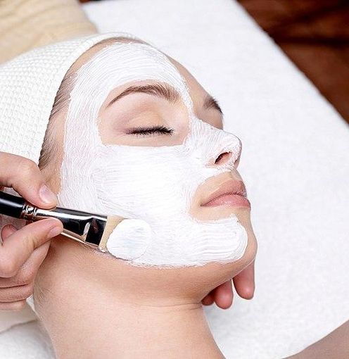 Acqua micellare: perché non può mancare nella beauty routine quotidiana