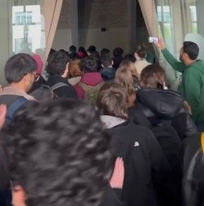 Gli studenti in protesta anche al Politecnico: occupata l'Aula Magna