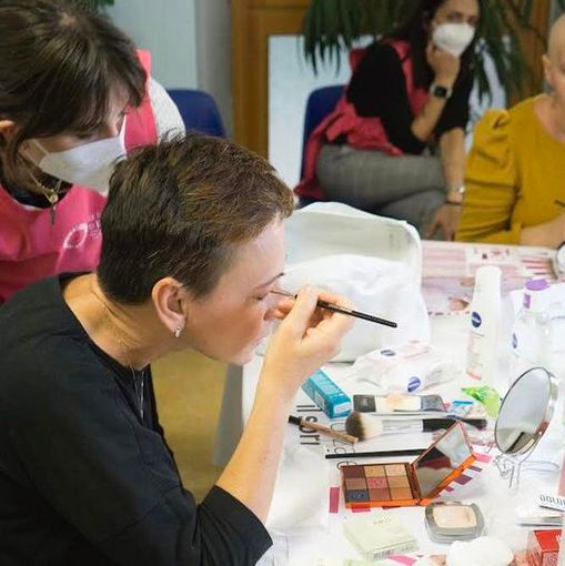 laboratori bellezza donne malate cancro