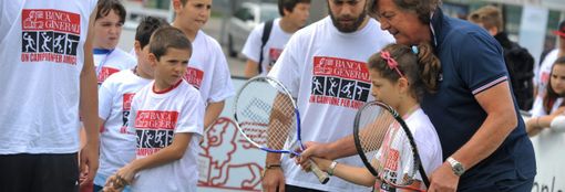 Domani arrivano a Torino Adriano Panatta, Andrea Lucchetta, Ciccio Graziani e Jury Chechi: presenti oltre mille bambini delle scuole elementari e medie Domani arrivano a Torino Adriano Panatta, Andrea Lucchetta, Ciccio Graziani e Jury Chechi: presenti oltre mille bambini delle scuole elementari e medie