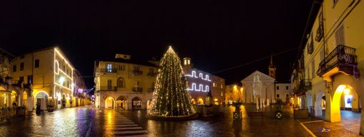 Con "tracce di luce" Carmagnola si avvicina al Natale aiutando cittadini e commercianti Con "tracce di luce" Carmagnola si avvicina al Natale aiutando cittadini e commercianti