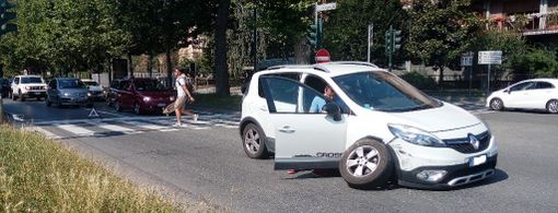 Torino, incidente stradale all’incrocio fra corso Massimo D’Azelio e Corso Marconi Torino, incidente stradale all’incrocio fra corso Massimo D’Azelio e Corso Marconi