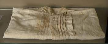 Santena, esposta al Memoriale Cavour la camicia funebre dello statista piemontese Santena, esposta al Memoriale Cavour la camicia funebre dello statista piemontese