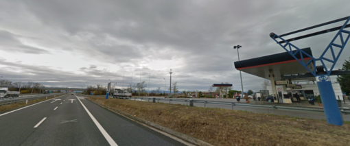 Due auto ribaltate sulla Torino-Savona: tre feriti Due auto ribaltate sulla Torino-Savona: tre feriti