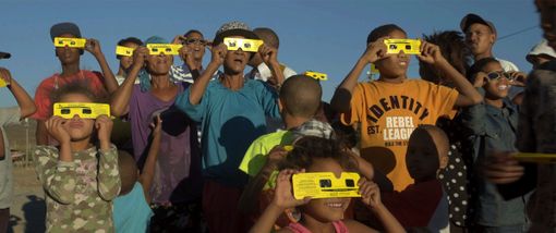 Domani proiezione del documentario "Star Stuff" di Tangshir sotto le stelle al Cecchi Point Domani proiezione del documentario "Star Stuff" di Tangshir sotto le stelle al Cecchi Point