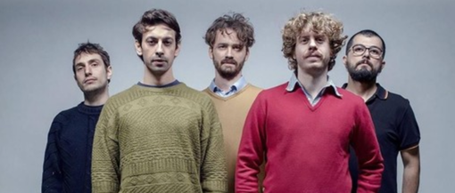 Lo Stato Sociale prosegue la sua “vita in vacanza”: stasera al Flowers Festival