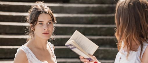 In foto, "Une jeune fille qui va bien" In foto, "Une jeune fille qui va bien"