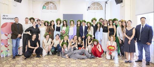 Gli studenti laureati insieme ai componenti della Commissione di Tesi