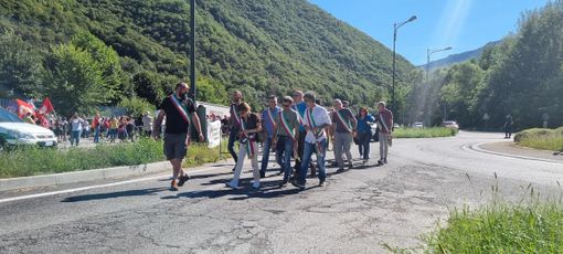 Le Valli Chisone e Germanasca in marcia per il futuro della montagna Le Valli Chisone e Germanasca in marcia per il futuro della montagna