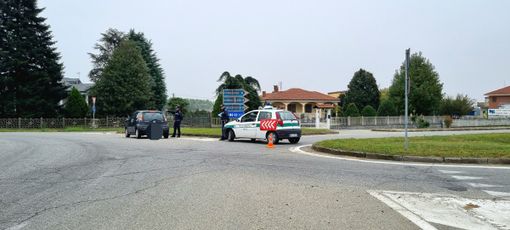Un camion finisce in un fosso sulla strada tra Vigone e Macello