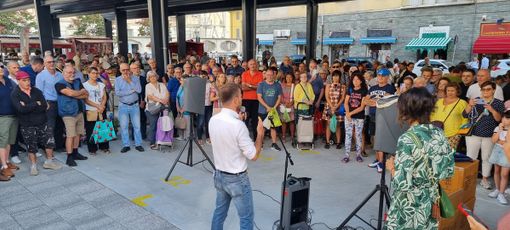 Pinerolo inaugura la nuova piazza Roma con protesta dei commercianti Pinerolo inaugura la nuova piazza Roma con protesta dei commercianti