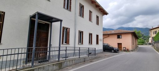 Lo stabile Famiglia Bianchi Lo stabile Famiglia Bianchi