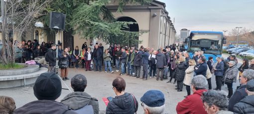 Quasi 4.000 firme per un treno affidabile sulla Pinerolo-Torino Quasi 4.000 firme per un treno affidabile sulla Pinerolo-Torino