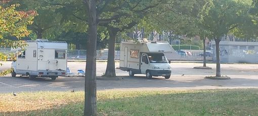 I camper nel piazzale I camper nel piazzale
