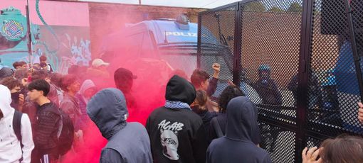 Incidenti e tensioni all'esterno delle Ogr