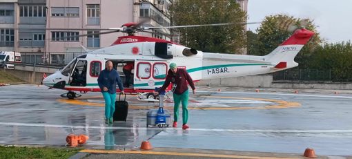 L'intervento dei medici anche grazie all'uso dell'elicottero