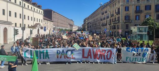 Dieci mesi consecutivi di temperature record: i ragazzi sono tornati in piazza per il clima Dieci mesi consecutivi di temperature record: i ragazzi sono tornati in piazza per il clima