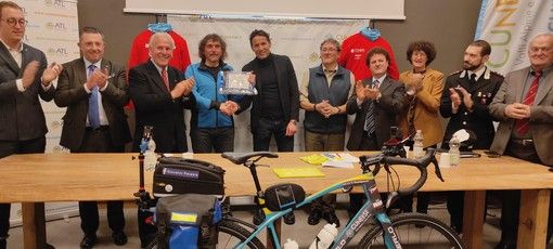 Giovanni Panzera nominato 'Ambasciatore del cicloturismo cuneese nel mondo' (Video)