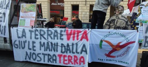 Insetti, UE e scie chimiche: la manifestazione dei sovranisti alimentari a Torino