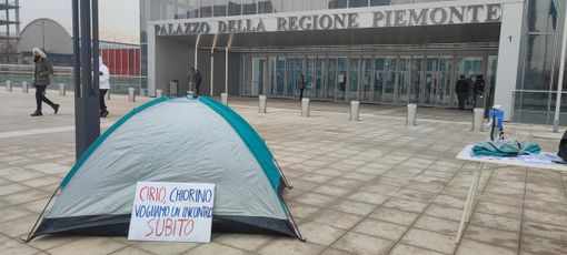 Disoccupati e precari in tenda di fronte alla Regione: "Chiediamo assunzioni e sostegni al reddito" Disoccupati e precari in tenda di fronte alla Regione: "Chiediamo assunzioni e sostegni al reddito"
