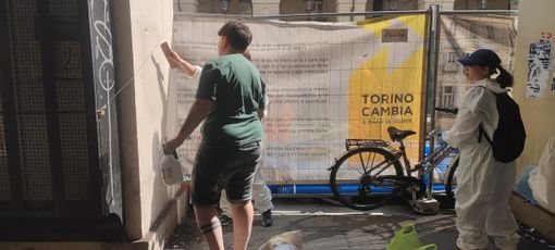 Volontari, commercianti e il Comune fanno squadra per ripulire via Po dalle scritte