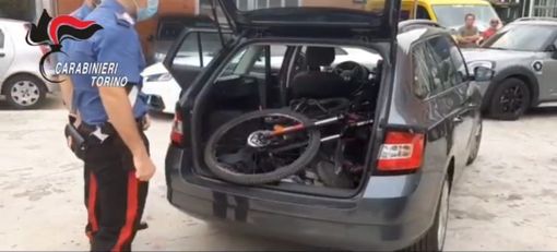Furti seriali nei box auto, i carabinieri arrestano due persone Furti seriali nei box auto, i carabinieri arrestano due persone