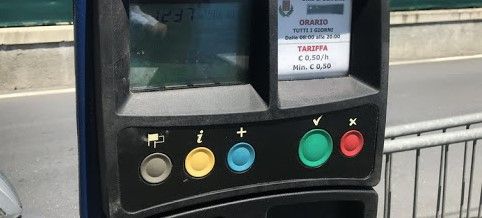 Rivoli, il pagamento della sosta ora si paga anche tramite App