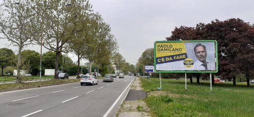 Paolo Damilano ed il nuovo simbolo con i colori di Torino Paolo Damilano ed il nuovo simbolo con i colori di Torino