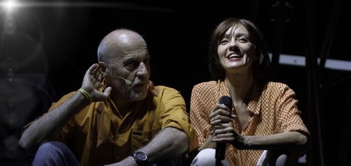 Paolini porta i &quot;boomers&quot; a teatro: &quot;La memoria? La lascio ai giovani. Il conflitto tra generazioni non esiste&quot;