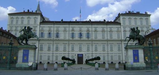 I Dioscuri che proteggono i naviganti e a Torino guidano il sovrano vegliando su Piazza Castello