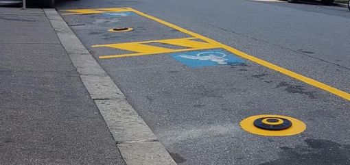 Tanti i furbetti che parcheggiano sugli stalli per disabili Tanti i furbetti che parcheggiano sugli stalli per disabili