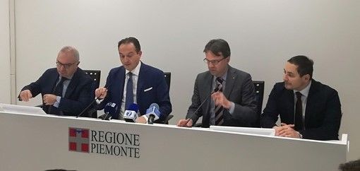 Coronavirus, dalla Regione 400 milioni sul piatto per l'economia: "Sbloccati 200 milioni di pagamenti arretrati e sospesi i mutui con Finpiemonte" Coronavirus, dalla Regione 400 milioni sul piatto per l'economia: "Sbloccati 200 milioni di pagamenti arretrati e sospesi i mutui con Finpiemonte"