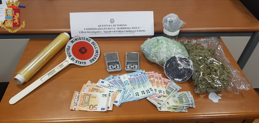 Giro di vite contro lo spaccio di droga: i poliziotti sequestrano mezzo chilo di marijuana