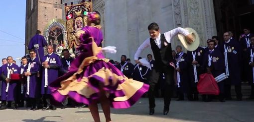 “Dove c’è un peruviano, c’è il Sen͂or de los Milagros”: domenica a Torino la processione che unisce la comunità del Perù “Dove c’è un peruviano, c’è il Sen͂or de los Milagros”: domenica a Torino la processione che unisce la comunità del Perù