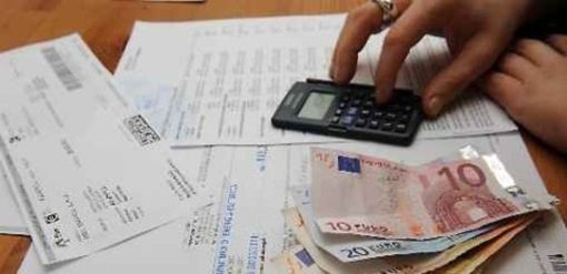 bollette con calcolatrice