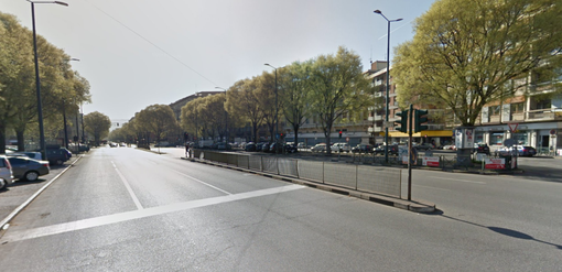 Tenta di aggredire l'autista del 16 fermo al capolinea di piazza Sabotino, ma la donna si barrica e chiede aiuto